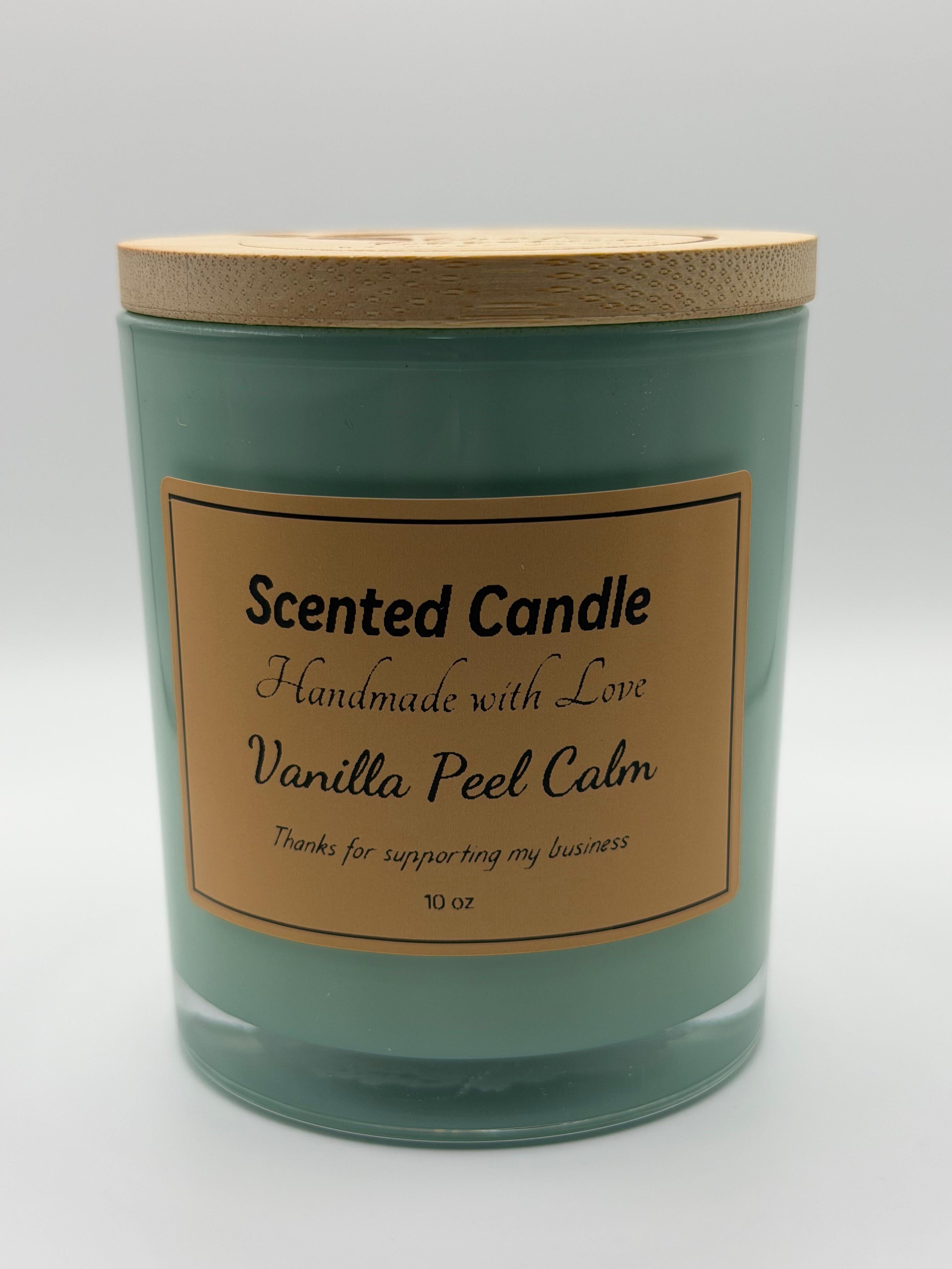 An aromatic candle inspired by the calm of the ocean. Its aqua marine blue tone and enveloping fragrance create a fresh, serene atmosphere—perfect for unplugging and recharging your energy.
